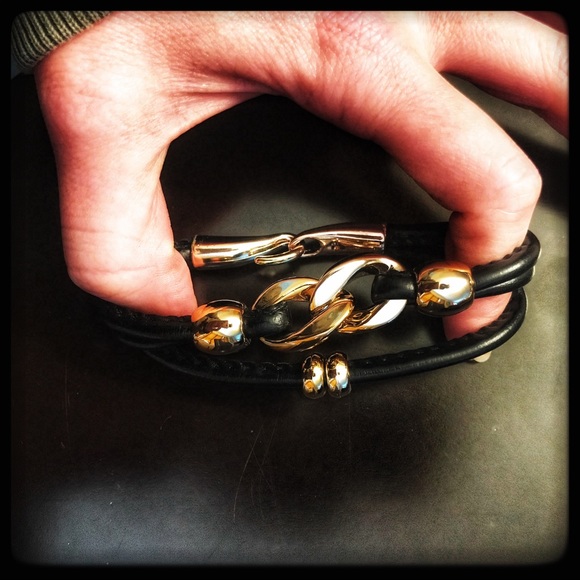 Ladies black and gold color bracelet - Picture 2 of 3